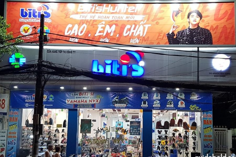 Gian hàng giày sneaker và dép thể thao của Biti's tại Cần Thơ