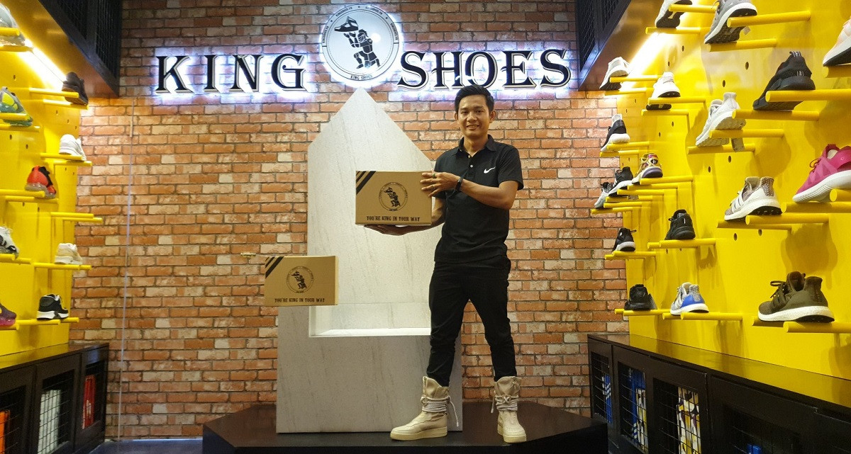 Giao hàng giày sneaker nam an toàn đến Đà Nẵng