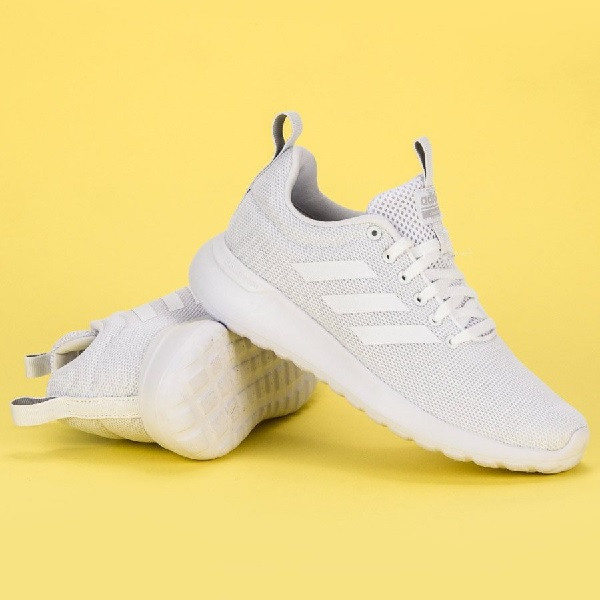 Giày Adidas Neo trắng nằm trong dòng sản phẩm Adidas Sport Style