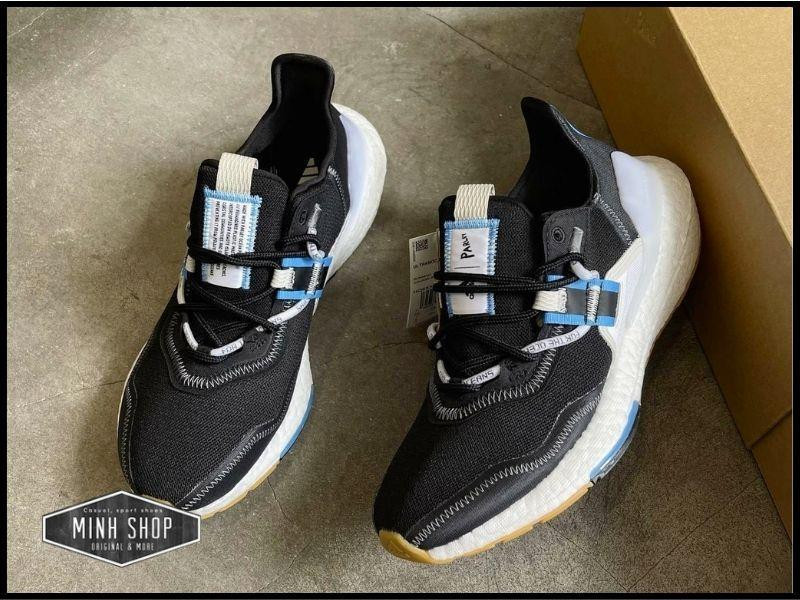 Giày Adidas Ultraboost, nổi tiếng về công nghệ đệm và sự thoải mái