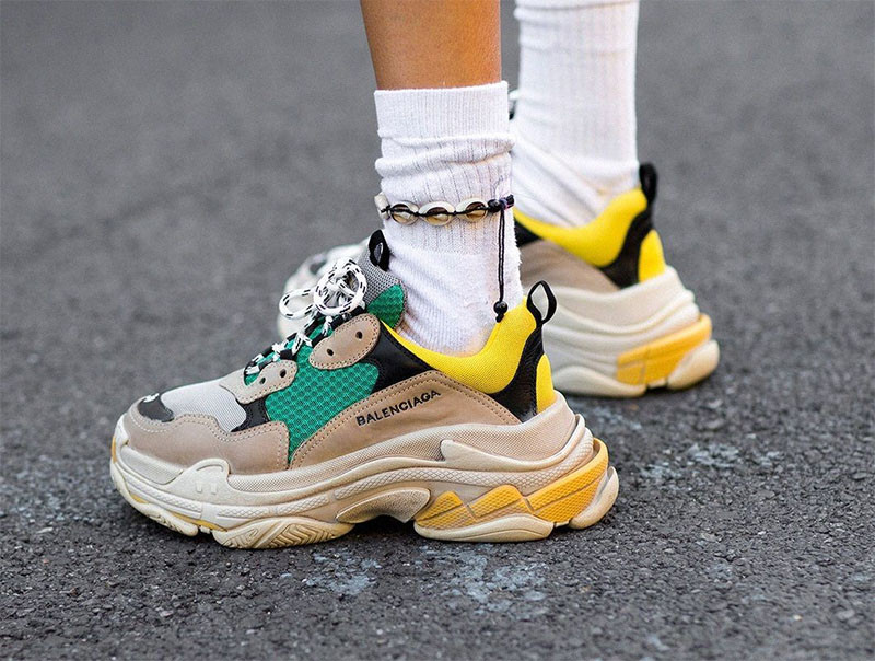 Giày Balenciaga Triple S màu sắc đa dạng, kiểu dáng chunky hầm hố phổ biến trong giới trẻ