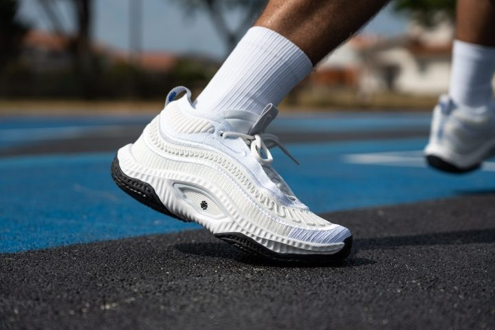 giày bóng rổ adidas outdoor với các đặc tính bền bỉ cho sân đường phố