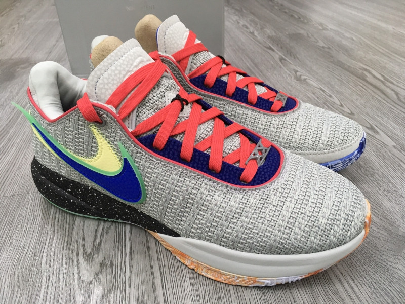 Giày bóng rổ LeBron 20 màu sắc nổi bật, phô diễn công nghệ đệm