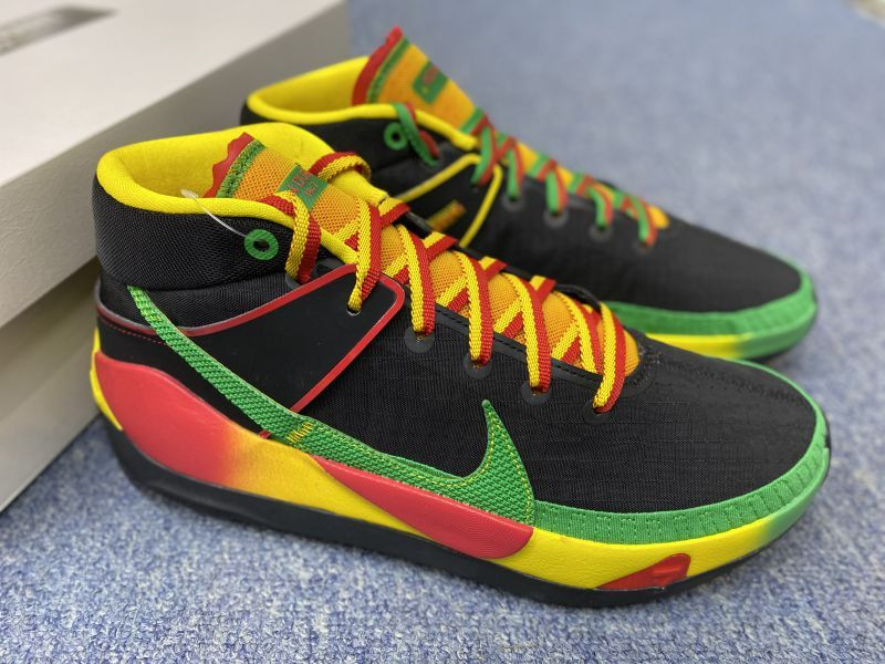 Giày bóng rổ Nike KD 13 màu sắc rực rỡ, tích hợp Zoom Air cho độ êm ái trên sân outdoor