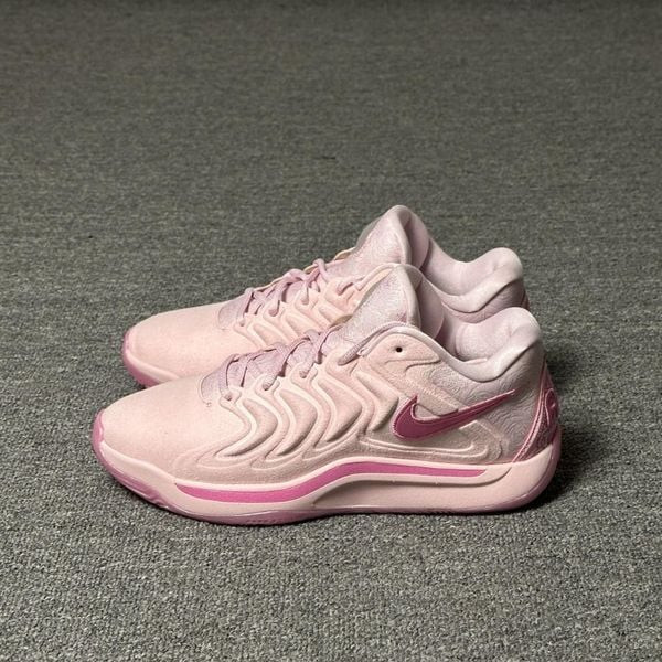 Giày bóng rổ Nike KD 17 NRG EP ‘Aunt Pearl’ màu hồng phấn với các chi tiết hoa văn tinh xảo