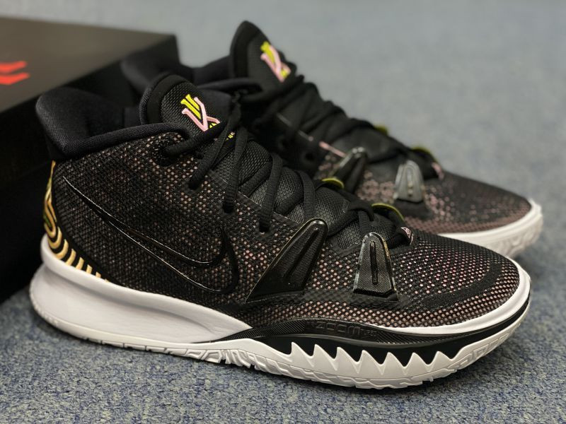 Giày bóng rổ Nike Kyrie 7 màu xanh dương nổi bật, tối ưu cho sân outdoor