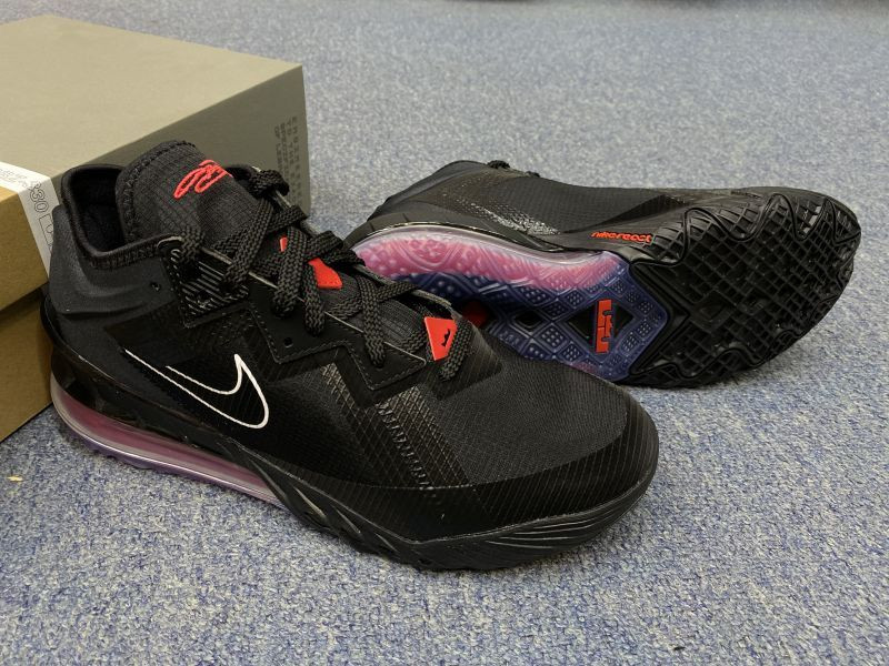 Giày bóng rổ Nike LeBron 18 với công nghệ đệm Air Max, phù hợp cho sân outdoor