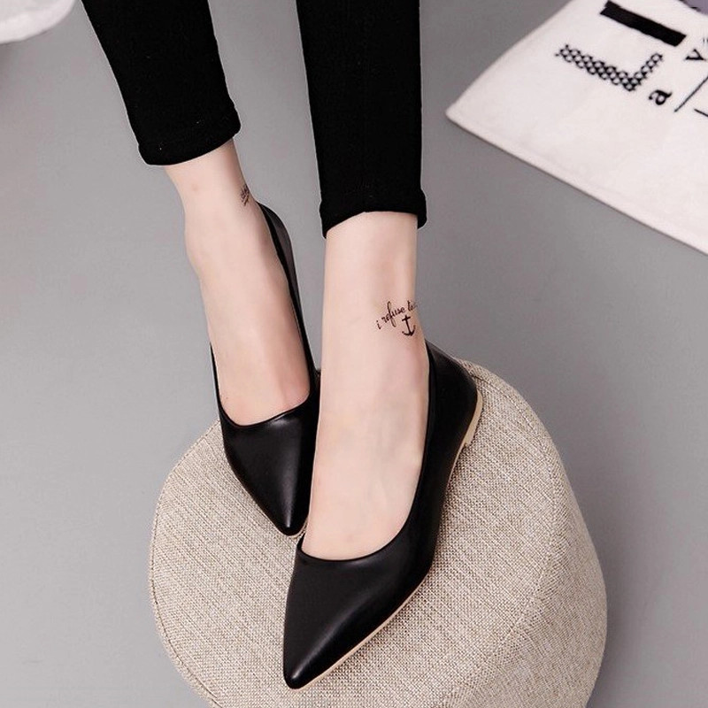 Giày búp bê đen mũi nhọn đế bệt thanh lịch