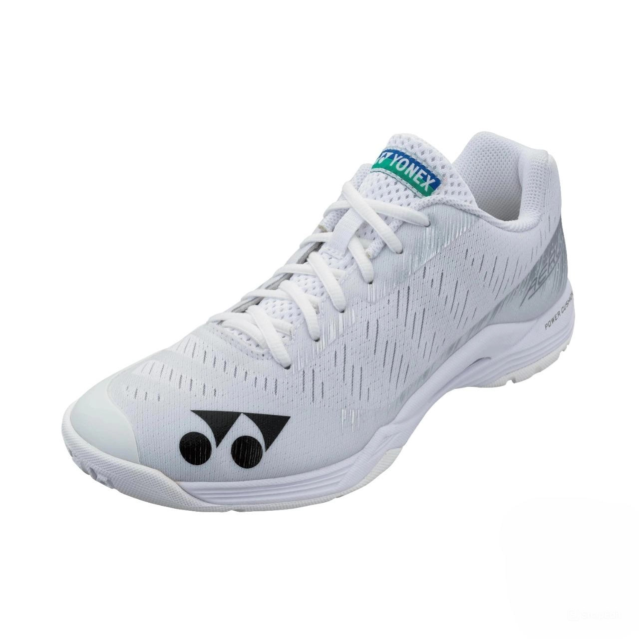 Giày cầu lông Yonex Aerus trắng tinh tế, thiết kế năng động trên sân