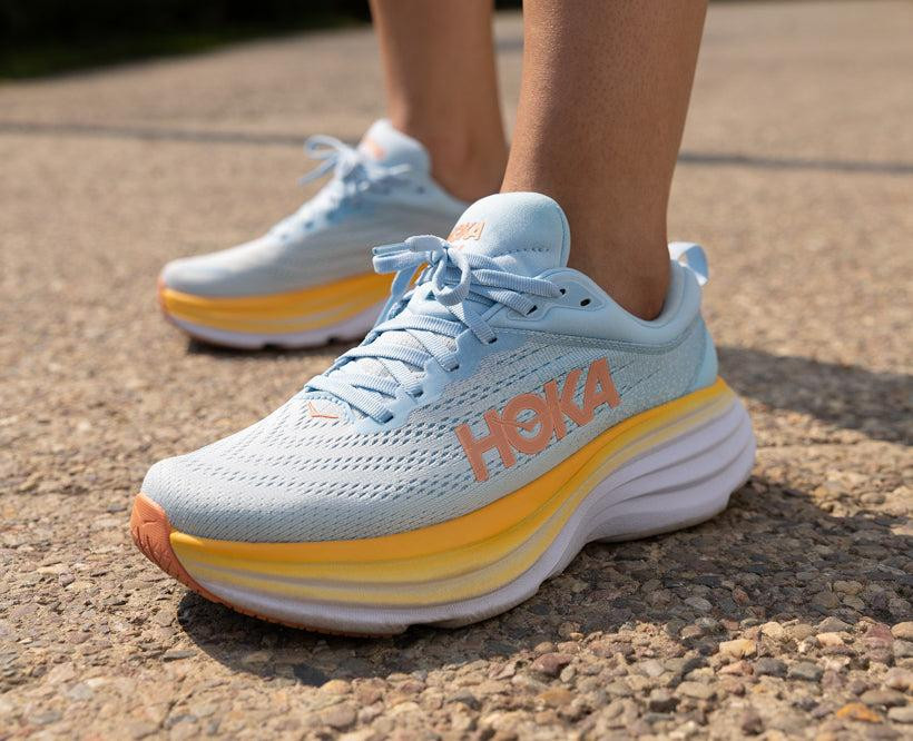 Giày chạy bộ Hoka Bondi 8 màu đen trắng