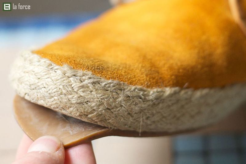 Giày da bị bung đế do không chăm sóc và bảo quản đúng cách