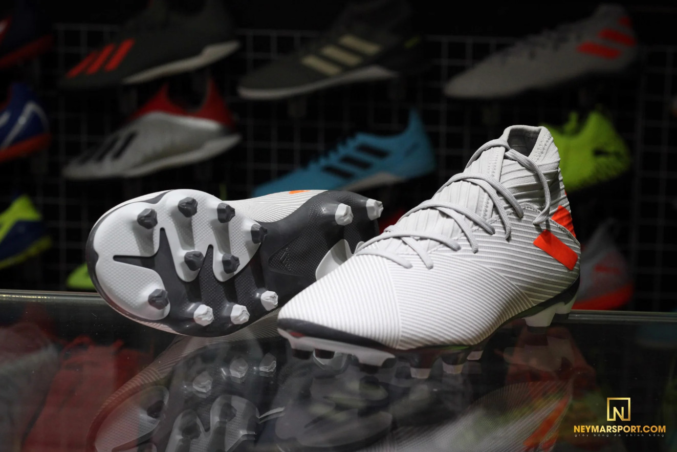 Giày đá bóng Adidas Nemeziz 19.3 MG với thiết kế độc đáo