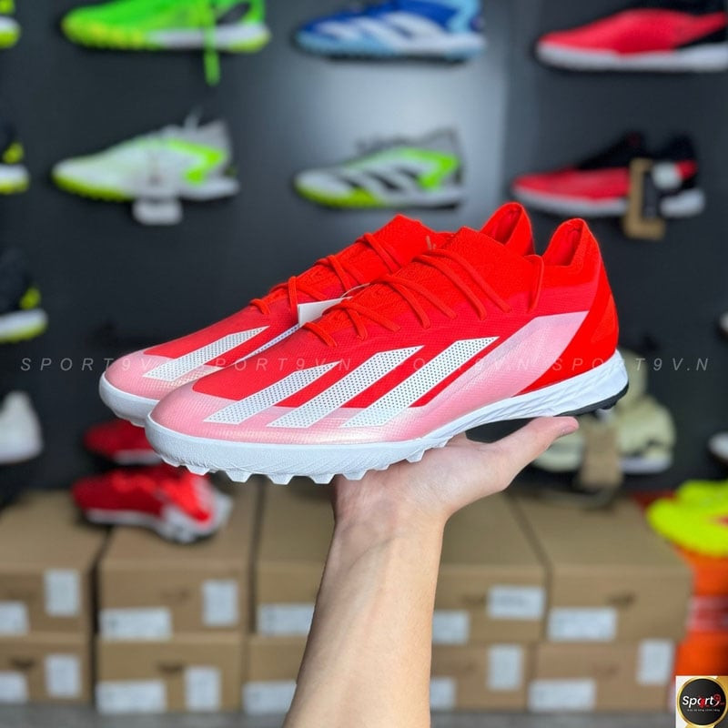 Giày đá bóng Adidas X Crazyfast Elite màu đỏ cam nổi bật, với upper Aeropacity siêu mỏng cho tốc độ vượt trội.