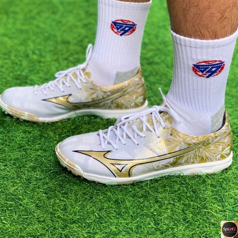 Giày đá bóng Mizuno Alpha Pro cho người chân bè
