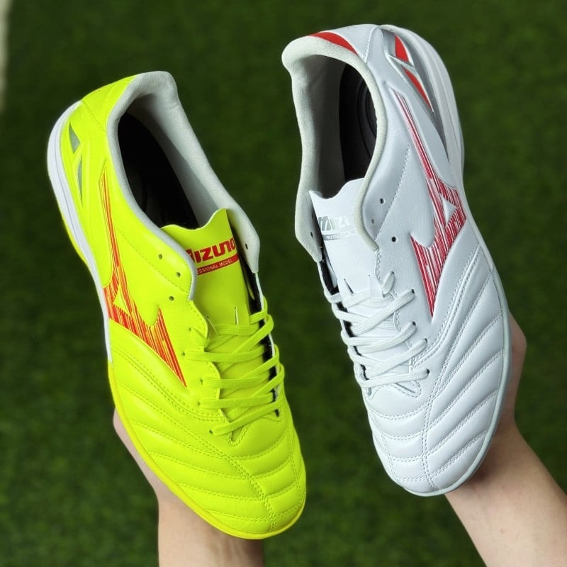 Giày đá bóng Mizuno Morelia Neo 4 Pro AS với da Kangaroo cao cấp và phối màu mới lạ, mang lại hiệu suất tối ưu.