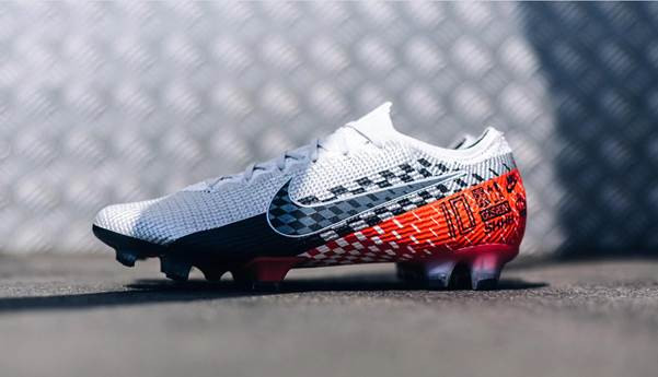 Giày đá bóng Nike Mercurial Vapor 12 Speed Freak mạnh mẽ của Neymar