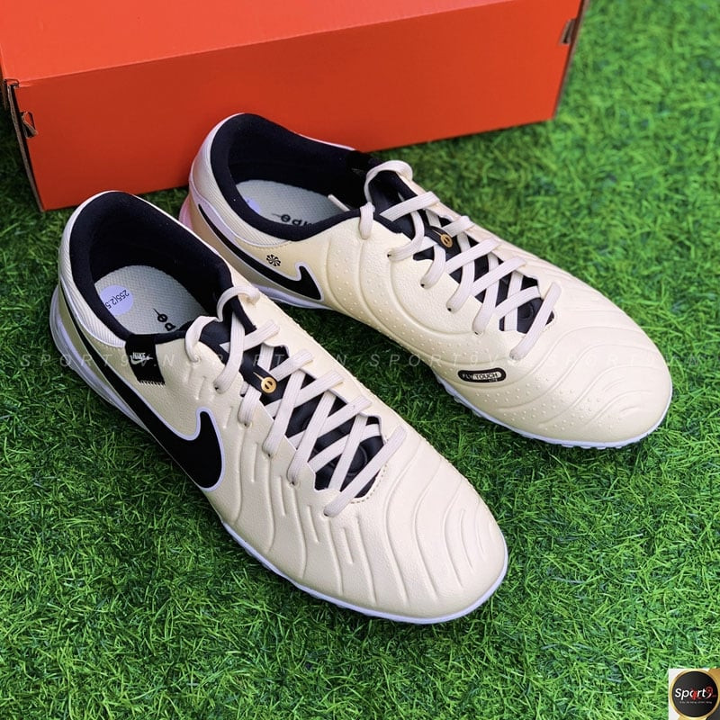 Giày đá bóng Nike Tiempo 10 Academy TF với chất liệu da tổng hợp cải tiến, bền bỉ và bám sân tốt.
