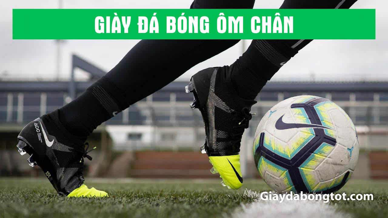 Giày đá bóng ôm chân hỗ trợ cảm giác bóng tốt