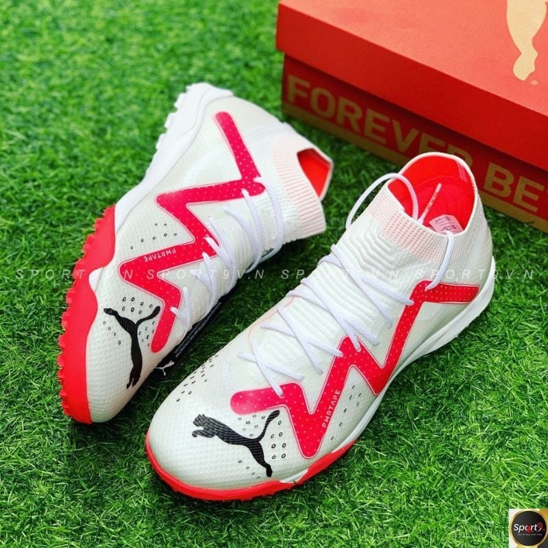 Giày đá bóng Puma Future với thiết kế độc đáo, từ hãng giày đá bóng hàng đầu của Đức
