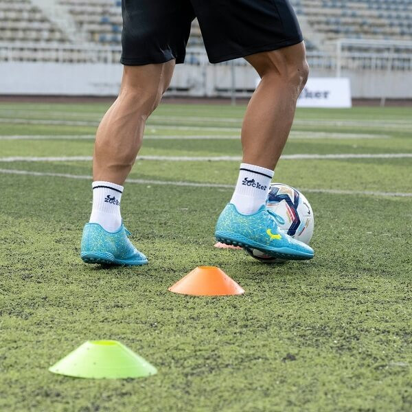 Lựa Chọn Giày Đá Bóng Vải Trên Sân Cỏ Nhân Tạo giày đá bóng sân cỏ nhân tạo TF