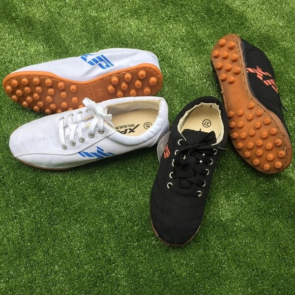 Lựa Chọn Giày Đá Bóng Vải Trên Sân Cỏ Nhân Tạo giày đá bóng vải truyền thống