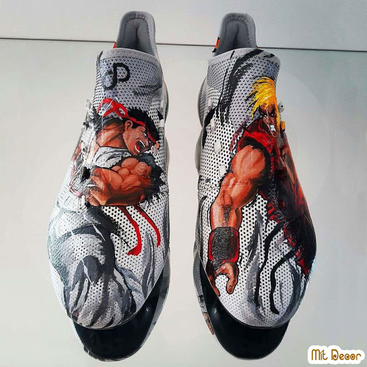 Giày đá bóng vẽ hình nhân vật anime độc đáo