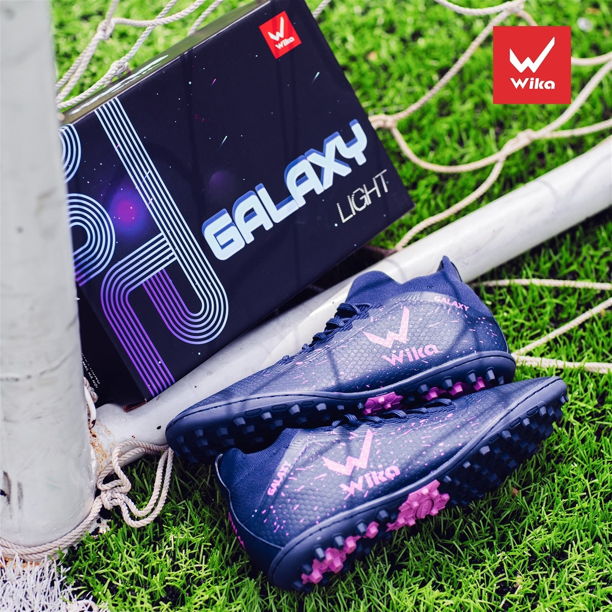 Giày đá bóng Wika Galaxy Light màu xanh navy chi tiết ôm chân