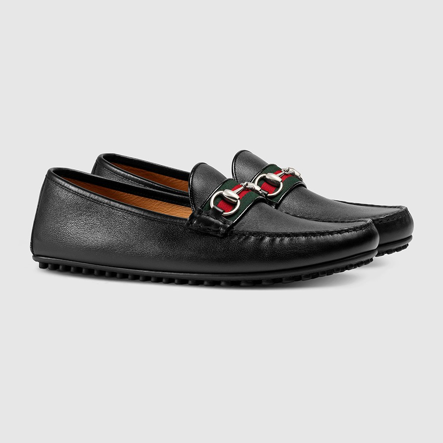 Giày lười Gucci Mokassin da cao cấp màu nâu, điểm nhấn sọc web, phong cách sang trọng mà giày lười có dây cũng có thể mang lại.