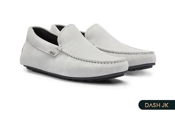 Giày lười Moccasin da lộn họa tiết logo của FRONT ROW, thiết kế tối giản và hiện đại