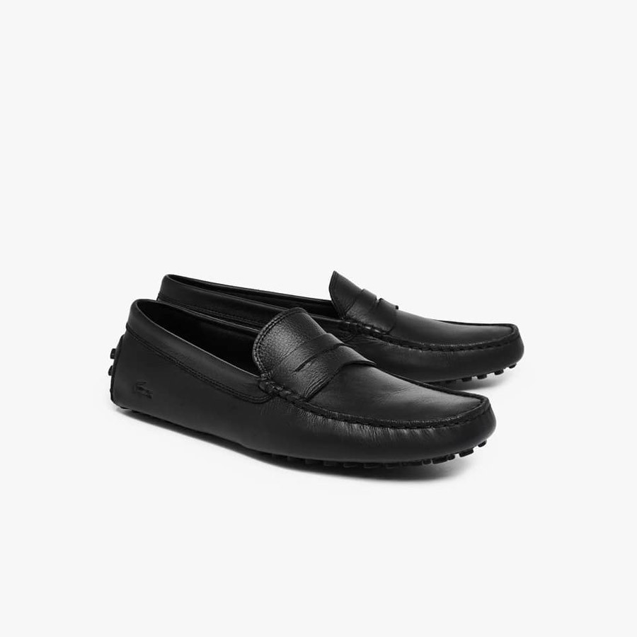 Giày lười Moccasins Lacoste Concours màu đen, đại diện cho kiểu dáng slip-on tiện dụng, như một lựa chọn khác của giày lười có dây.