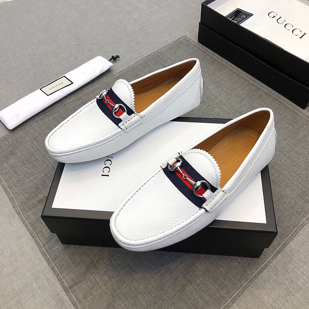 Giày lười nam trắng Gucci sang trọng với chi tiết lưỡi gà màu sắc thương hiệu