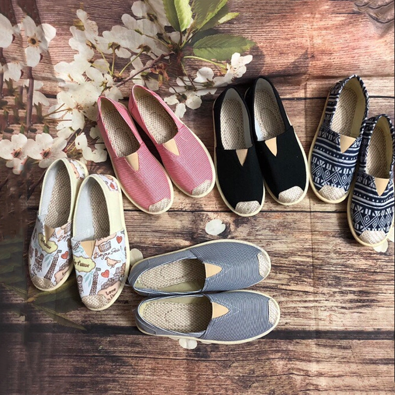 Giày lười nữ cao cấp kiểu dáng slip-on màu xám đậm, đế trắng