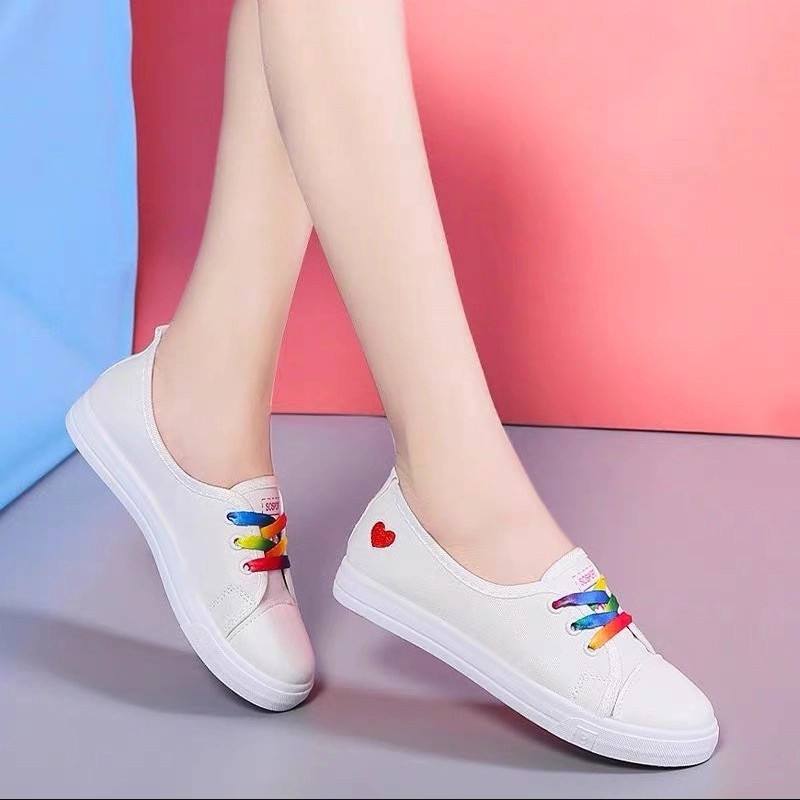 Giày lười nữ dáng thể thao có dây buộc