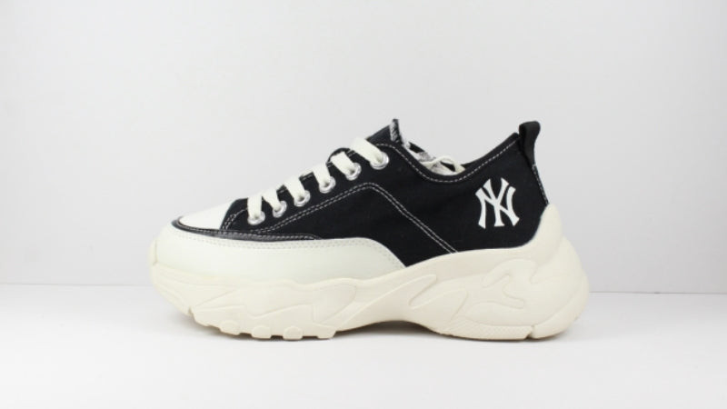 Giày MLB Chunky với đế hầm hố và logo nổi bật