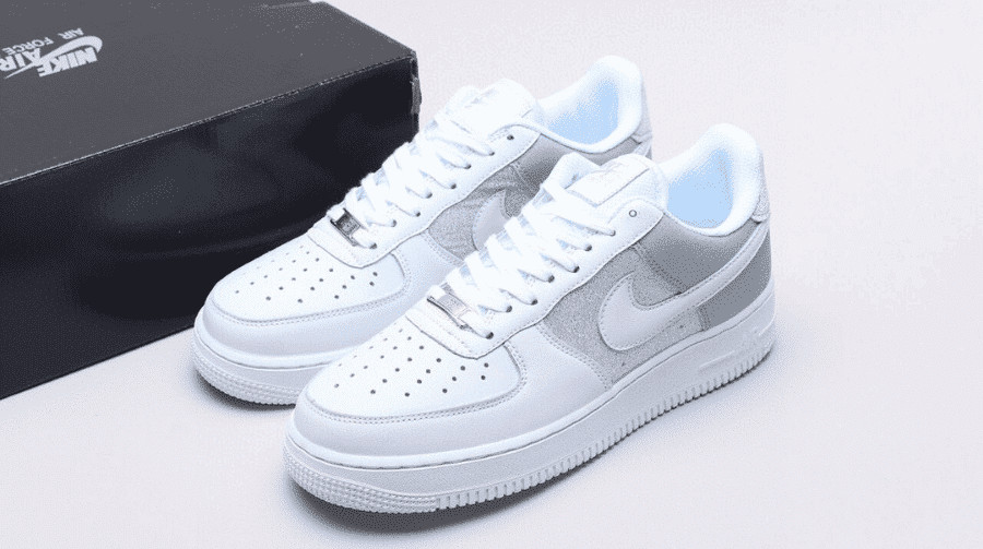 Giày Nike Air Force 1 Low trắng với chi tiết bạc