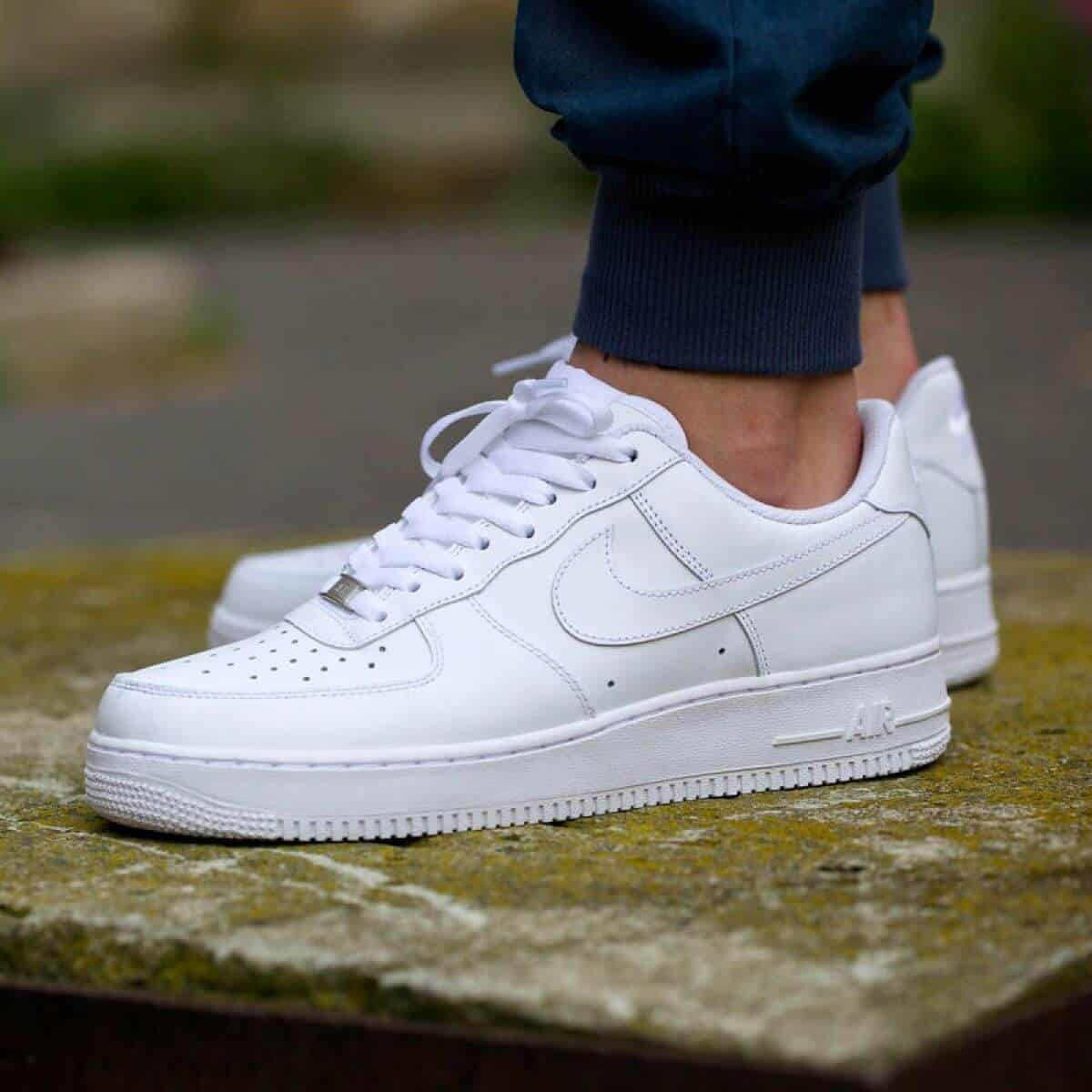 Giày Nike Air Force 1 màu trắng cổ điển, biểu tượng thời trang đường phố
