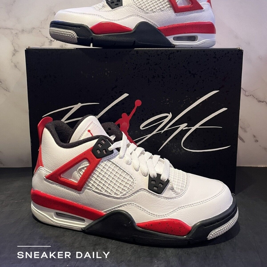 Giày Nike Jordan 4 Retro Red Cement với thiết kế da và lưới đặc trưng