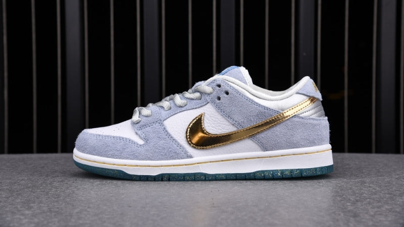 Giày Nike SB Dunk màu xanh lá cây và trắng, phù hợp cho nữ giới yêu phong cách đường phố