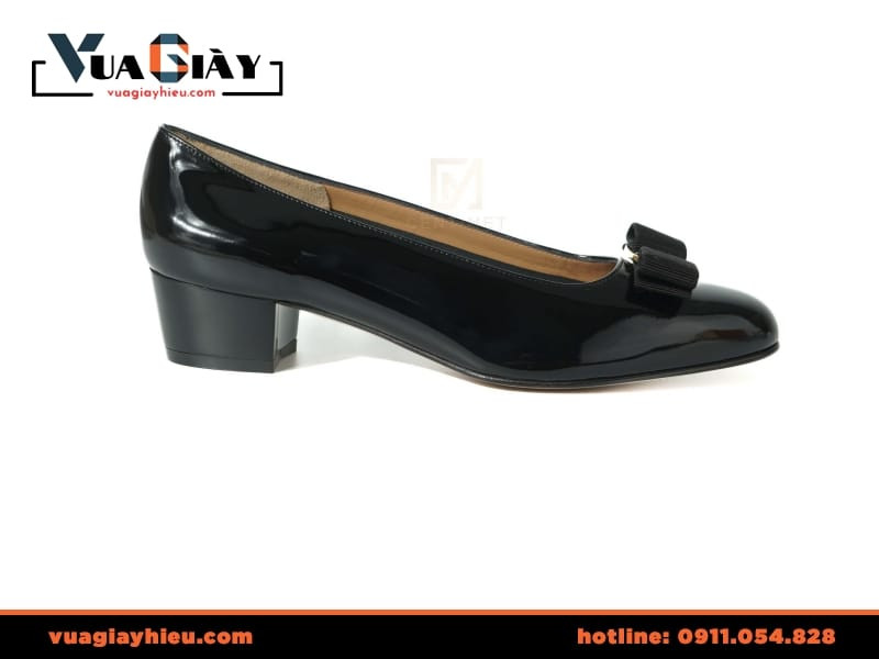 Giày Salvatore Ferragamo nữ đinh tán đế bằng