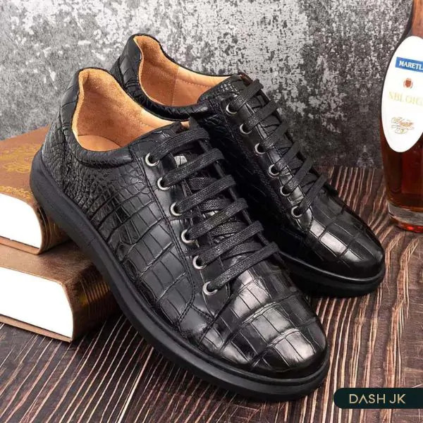 Giày sneaker da cá sấu với vân da độc đáo và khả năng chống thấm