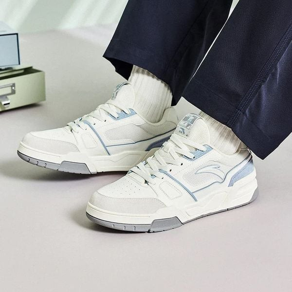 Giày sneaker đa dạng mẫu mã