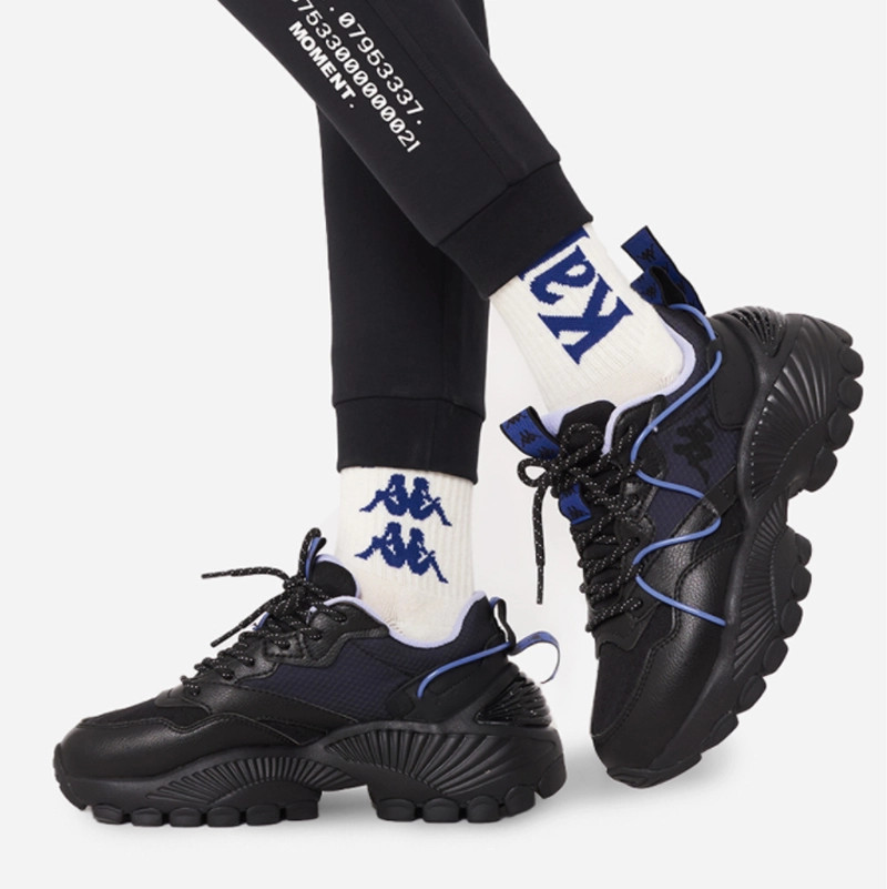 Giày sneaker đen nữ Kappa, thiết kế thể thao năng động, chất liệu cao cấp mang lại sự chắc chắn và thoải mái