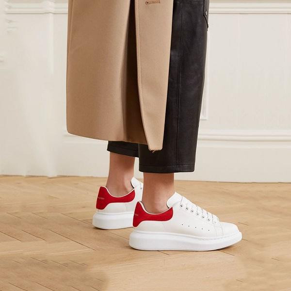 Giày sneaker độn đế nữ Alexander McQueen Red Suede phong cách