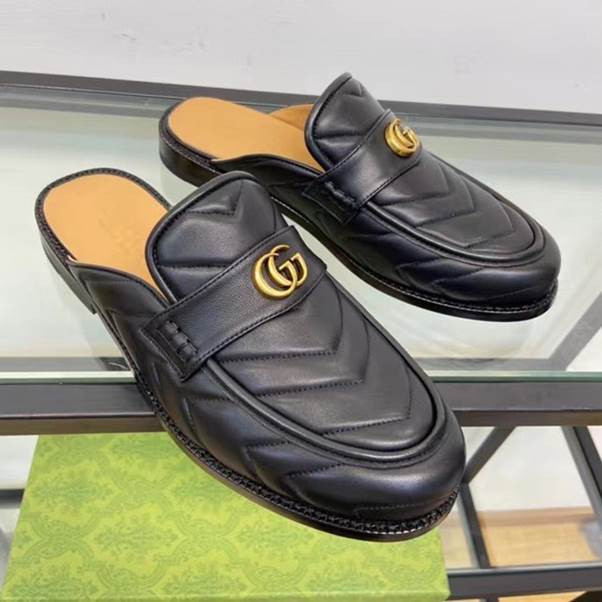 Giày sục Gucci nữ màu đen khóa logo vàng