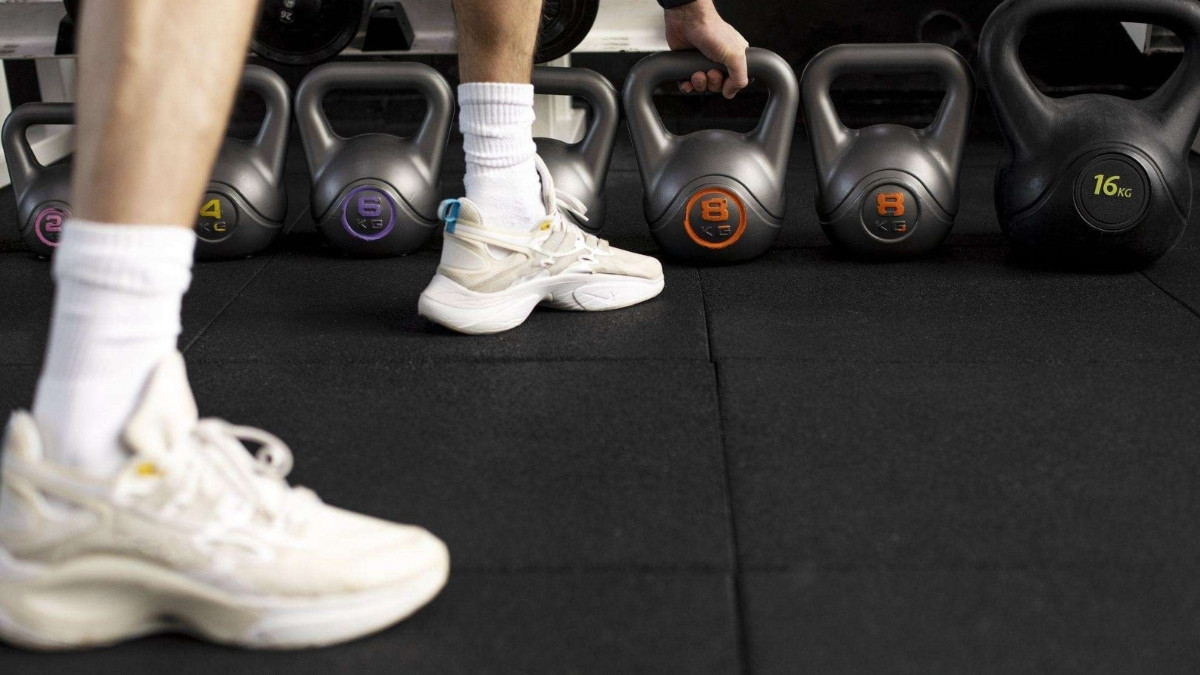 Giày tập gym Adidas với thiết kế hiện đại và công nghệ hỗ trợ