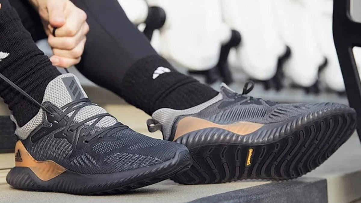 Giày tập gym Nike với đệm êm ái và khả năng bám tốt trên sàn tập