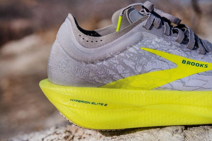 Giày thể thao Brooks Hyperion Elite, mẫu giày đua có tấm carbon