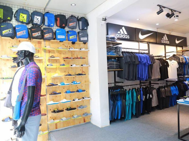 Giày thể thao chính hãng Adidas Nike tại Ave Sport BMT