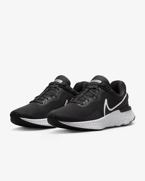 Giày thể thao Nike React với thiết kế đế đệm êm ái