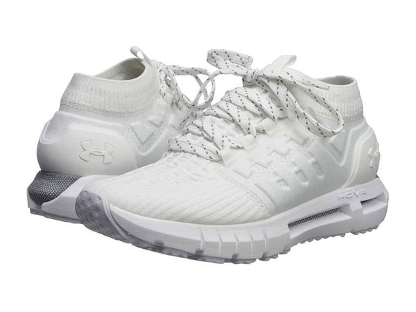giày thể thao Under Armour màu sắc trẻ trung, năng động trên nền trắng